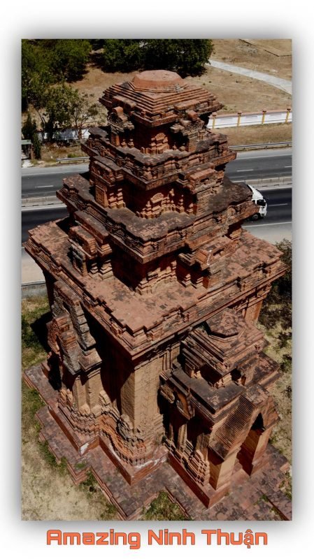 Vẻ đẹp đền tháp Bắc trong cụm di tích đền tháp Hòa Lai Ninh Thuận [Ảnh: Trần Phương Trình]