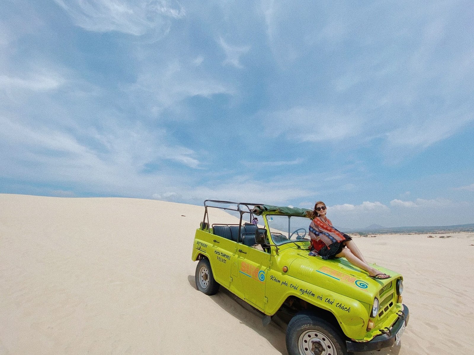 Khám phá cảnh đẹp đồi cát Mũi Dinh Ninh Thuận bằng xe Jeep. Ảnh: Ha Nguyen