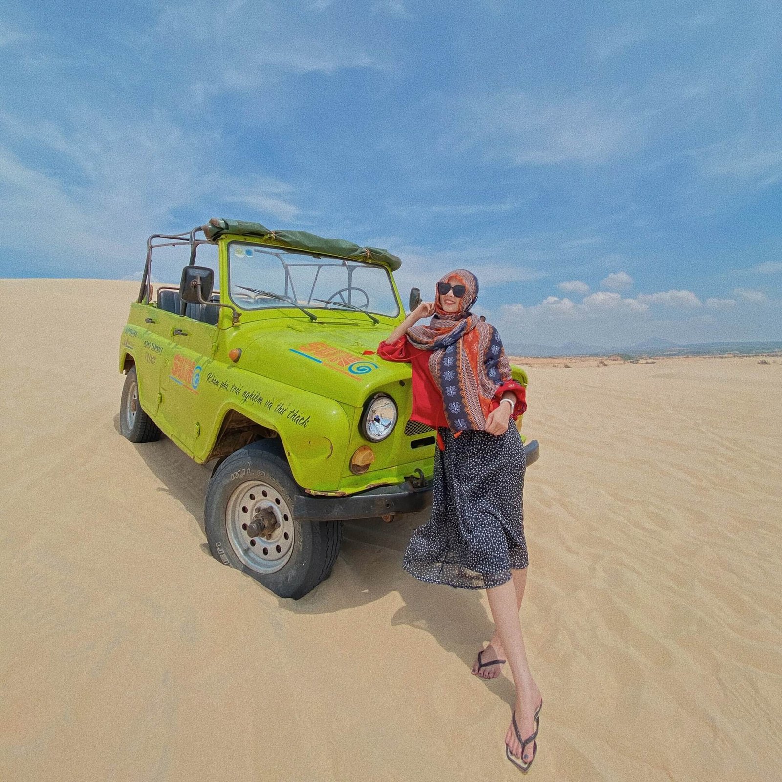 Trải nghiệm địa hình đồi cát bằng xe Jeep trong tour ghép lẻ Ninh Thuận hàng ngày. Ảnh: Ha Nguyen