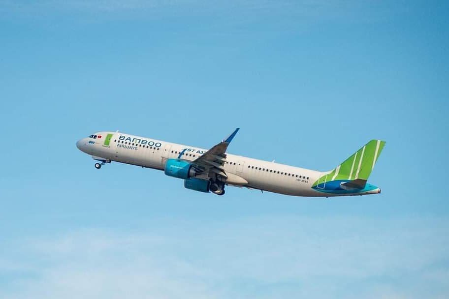 Từ Hà Nội đi du lịch đảo Bình Hưng thì máy bay là sự lựa chọn số 1. Ảnh: bamboo.airways