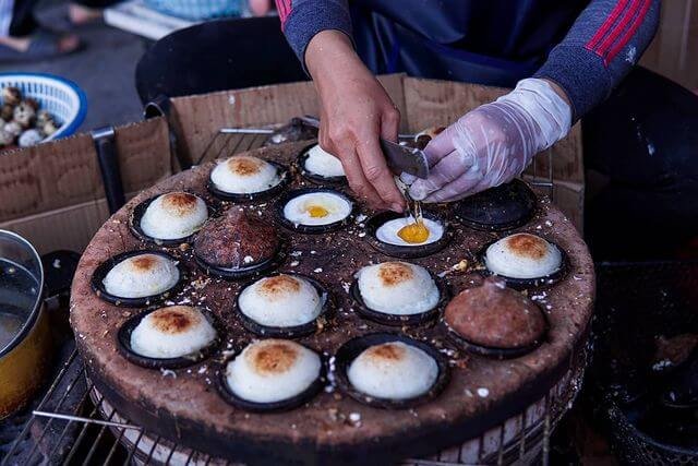 Đặc sản Ninh Thuận ngon - Thưởng thức món bánh căn Phan Rang ngon trứ danh. Ảnh: quanganh14